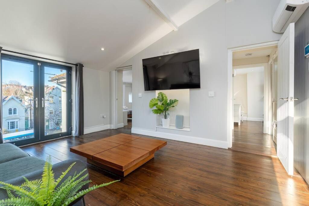 Smart-Home In Original Victorian Building Bristol Bagian luar foto