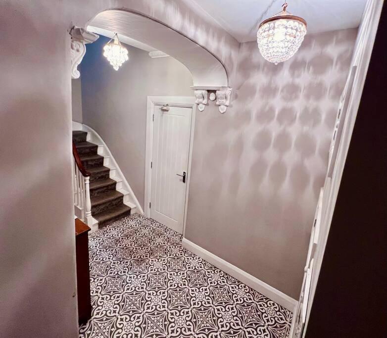 Smart-Home In Original Victorian Building Bristol Bagian luar foto