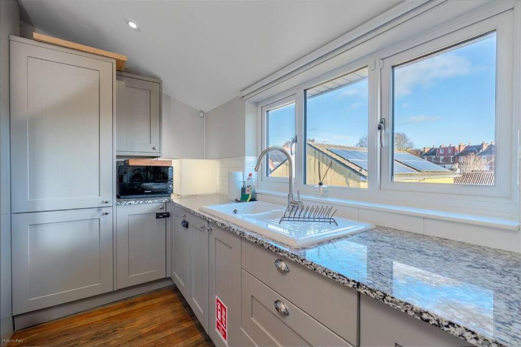 Smart-Home In Original Victorian Building Bristol Bagian luar foto