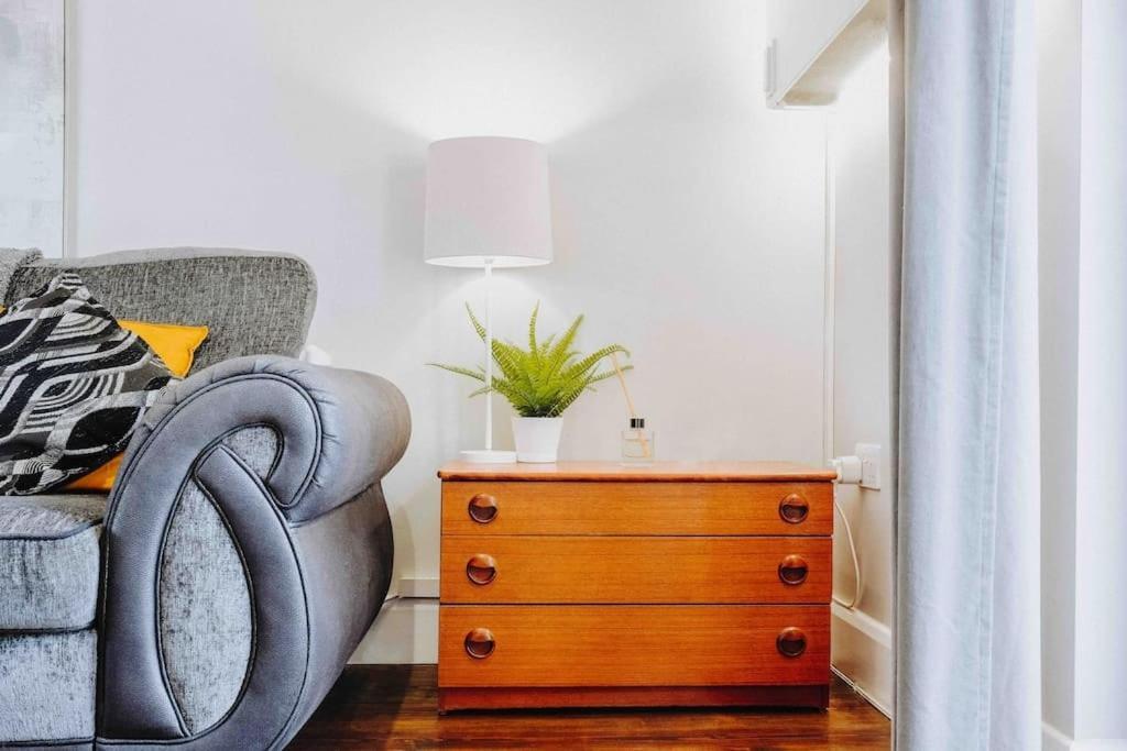 Smart-Home In Original Victorian Building Bristol Bagian luar foto