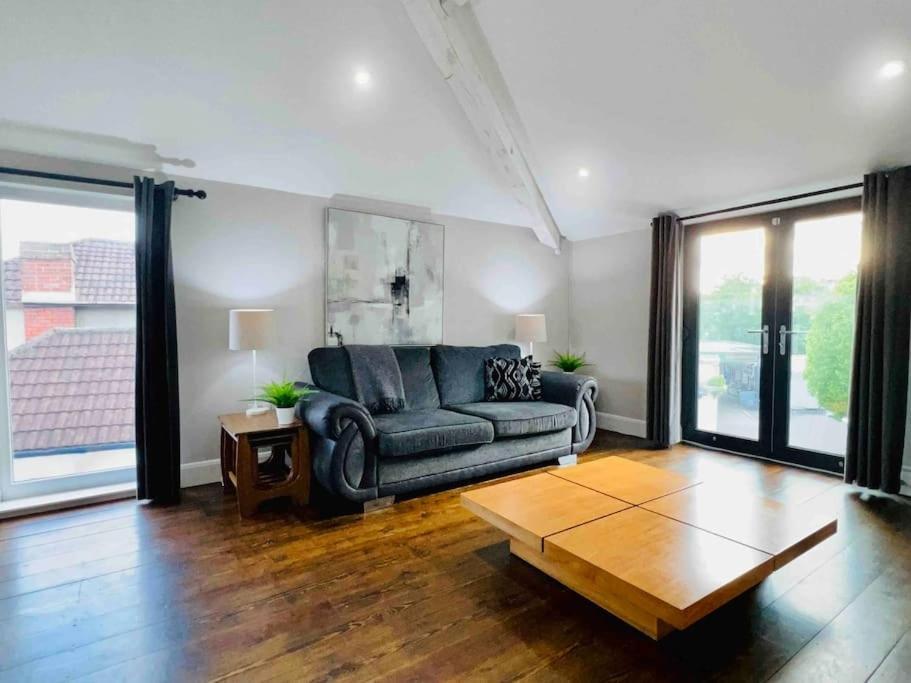 Smart-Home In Original Victorian Building Bristol Bagian luar foto